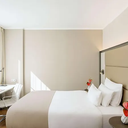 Nh Collection Mitte Am Checkpoint Charlie