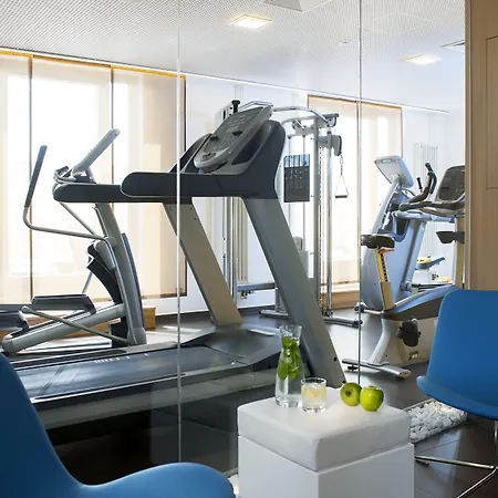 Nh Collection Mitte Am Checkpoint Charlie