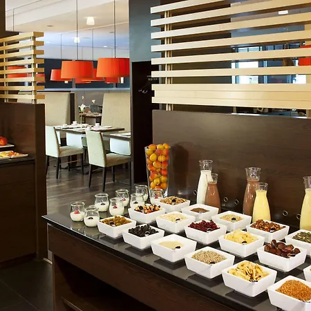 Nh Collection Mitte Am Checkpoint Charlie ברלין