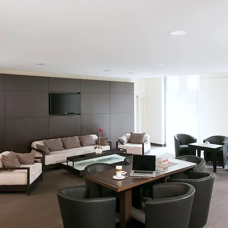 Nh Collection Mitte Am Checkpoint Charlie