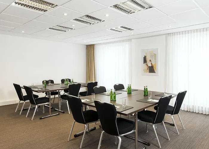 Nh Collection Mitte Am Checkpoint Charlie